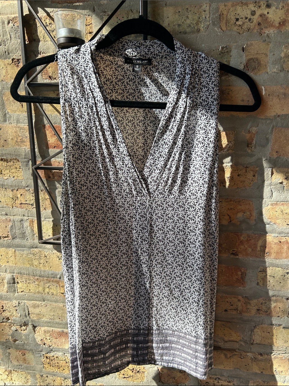 Willi Smith Black & White Printed V-Neck Sleeveless Camisole